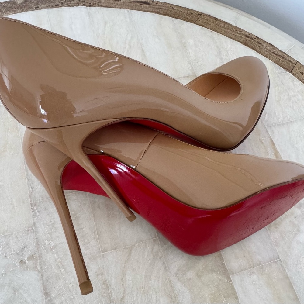 Christian Louboutin Tan Patent Leather Pumps, size 39 - Picture 5 of 12